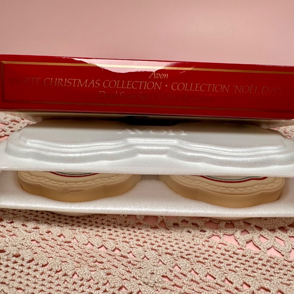 Vintage Avon White Christmas Collection Soap Set – Victorian Winter Scene – NIB - Picture 6 of 7